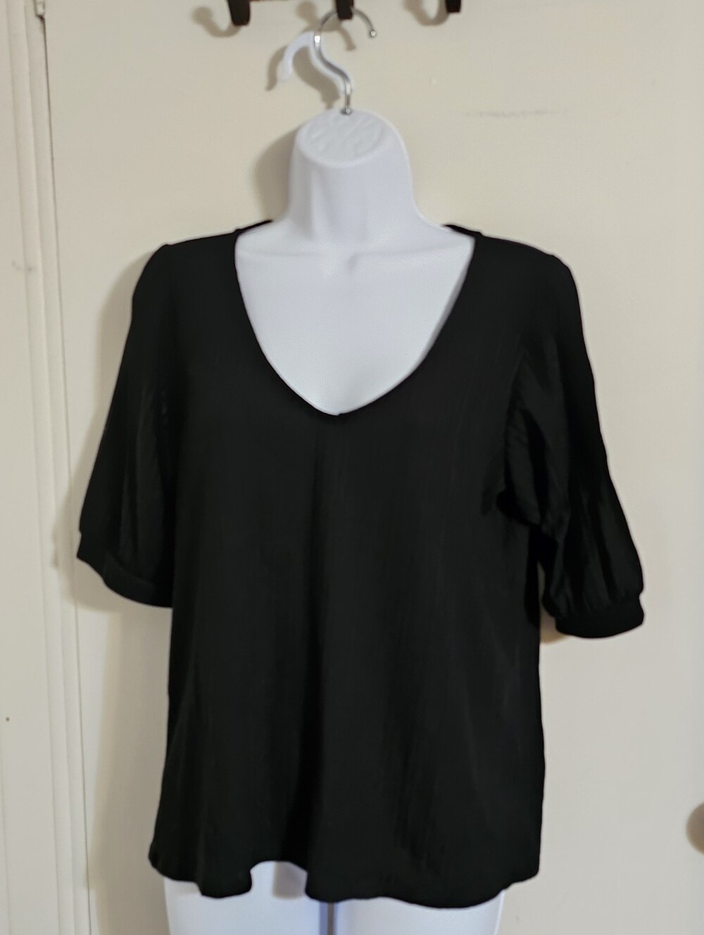 5/$20 New York Laundry Black V-Neck Blouse M